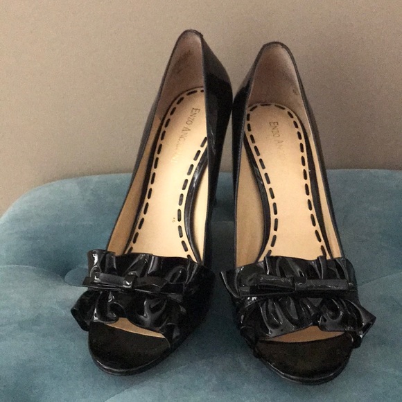 Enzo Black Pumps - Picture 2 of 5